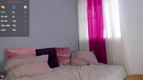 Snapshot of mollyybloom chatting on July 9, 2026, 1:59 pm Molly online show from July 9, 2026, 1:59 pm