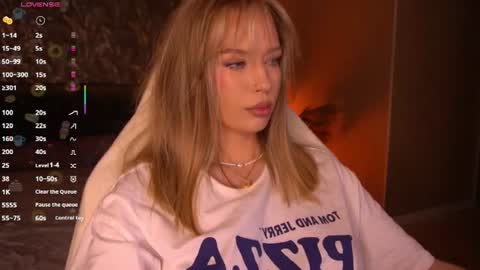 mollyymayy online show from June 15, 2026, 1:52 am