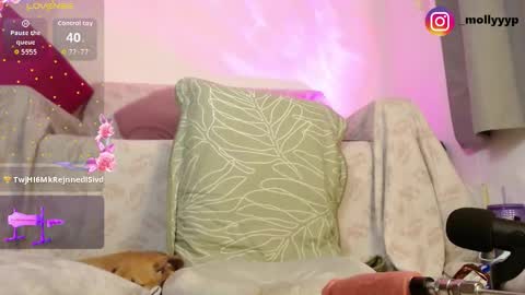 mollyyy_y online show from March 8, 2026, 2:04 am