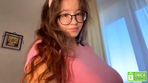 Snapshot of moltenpeach chatting on July 6, 2026, 4:31 am Hermina online show from July 6, 2026, 4:31 am