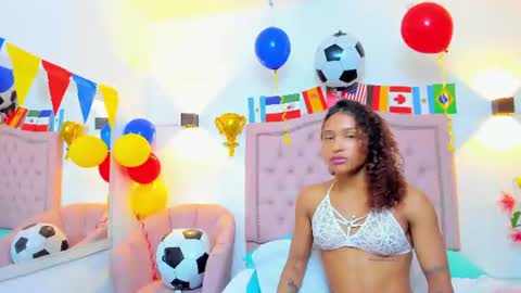 molyrestrepo online show from June 11, 2026, 12:32 am