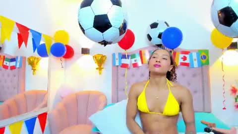 molyrestrepo online show from June 17, 2026, 7:48 pm