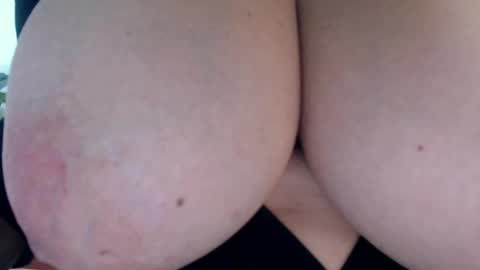 Snapshot of mom_xxx chatting on April 21, 2026, 2:51 am Sara online show from April 21, 2026, 2:51 am