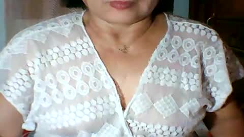 Snapshot of mombastic55 chatting on May 15, 2026, 6:37 pm mombastic55 online show from May 15, 2026, 6:37 pm