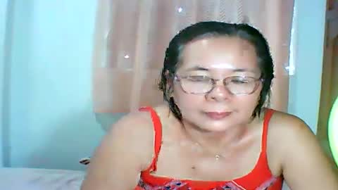 Snapshot of mombastic55 chatting on May 26, 2026, 4:30 am mombastic55 online show from May 26, 2026, 4:30 am