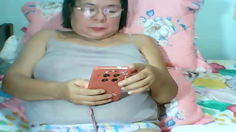 Snapshot of mombastic55 chatting on July 3, 2026, 8:32 am mombastic55 online show from July 3, 2026, 8:32 am