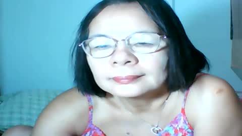 Snapshot of mombastic55 chatting on July 18, 2026, 10:13 pm mombastic55 online show from July 18, 2026, 10:13 pm