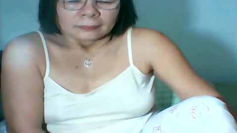 Snapshot of mombastic55 chatting on July 22, 2026, 9:17 pm mombastic55 online show from July 22, 2026, 9:17 pm