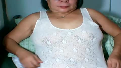 Snapshot of mombastic55 chatting on August 4, 2026, 1:03 pm mombastic55 online show from August 4, 2026, 1:03 pm