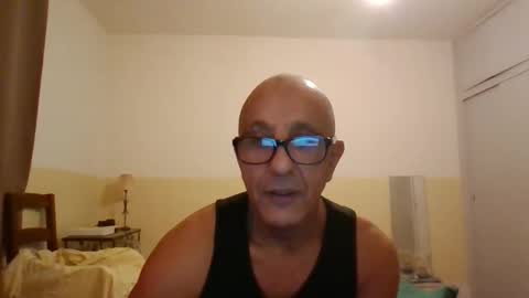 Snapshot of moment71200 chatting on November 12, 2025, 4:51 pm moment71200 online show from November 12, 2025, 4:51 pm