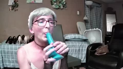 Snapshot of mommamadesissy chatting on July 5, 2026, 4:19 am Bink online show from July 5, 2026, 4:19 am