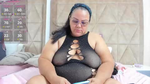 Snapshot of mommy_cute chatting on February 23, 2025, 12:51 am Jelitza online show from February 23, 2025, 12:51 am