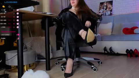 mommy_goddess online show from November 21, 2025, 3:33 pm