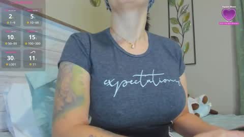 Snapshot of mommyfuckmilf_ chatting on October 24, 2025, 11:17 am Anny online show from October 24, 2025, 11:17 am