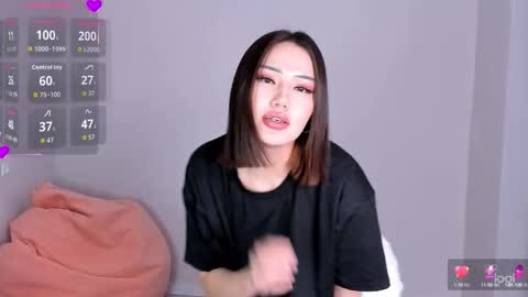 momo_ayase online show from October 6, 2025, 3:31 pm