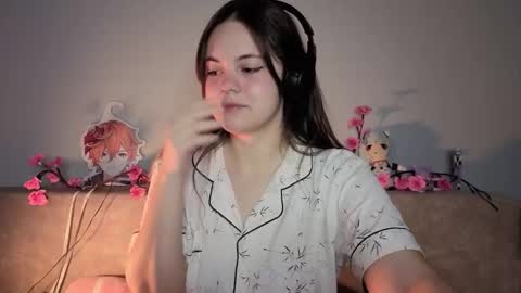 Momo online show from March 8, 2026, 4:22 pm