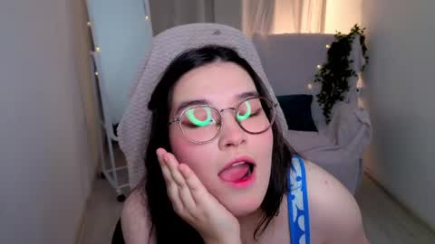 Momo online show from June 3, 2026, 10:48 pm