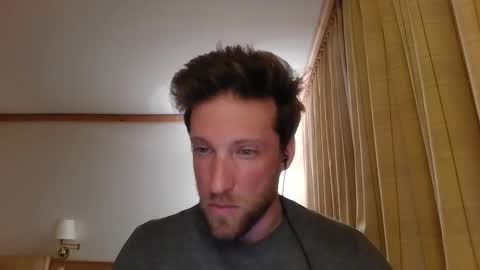 Snapshot of moms_little_monster chatting on November 25, 2025, 10:10 pm moms_little_monster online show from November 25, 2025, 10:10 pm