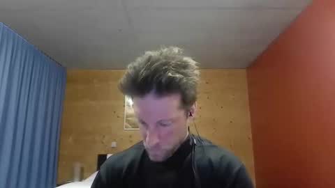 Snapshot of moms_little_monster chatting on February 8, 2026, 3:15 pm moms_little_monster online show from February 8, 2026, 3:15 pm