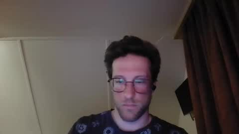 Snapshot of moms_little_monster chatting on February 20, 2026, 5:02 pm moms_little_monster online show from February 20, 2026, 5:02 pm