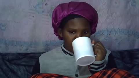 momsdoll online show from May 2, 2026, 5:34 am