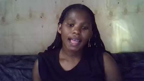 momsdoll online show from May 20, 2026, 2:01 pm