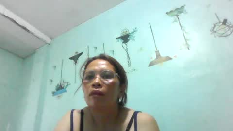 momshe_sweet online show from August 2, 2026, 9:35 pm