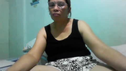 momshe_sweet online show from August 3, 2026, 2:33 pm