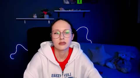 Snapshot of mona_cloud chatting on March 5, 2025, 12:44 pm Mona online show from March 5, 2025, 12:44 pm