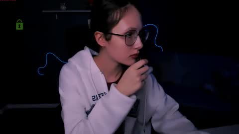 Snapshot of mona_cloud chatting on March 7, 2025, 3:39 pm Mona online show from March 7, 2025, 3:39 pm