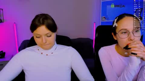 Snapshot of mona_cloud chatting on November 12, 2025, 8:08 pm Mona online show from November 12, 2025, 8:08 pm