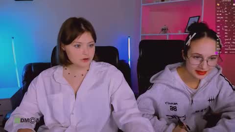 Snapshot of mona_cloud chatting on November 26, 2025, 8:32 pm Mona online show from November 26, 2025, 8:32 pm