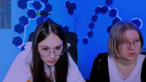 Snapshot of mona_cloud chatting on December 14, 2025, 8:35 pm Mona online show from December 14, 2025, 8:35 pm