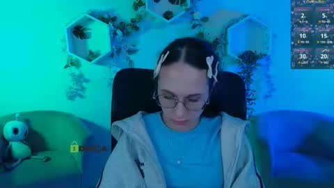Snapshot of mona_cloud chatting on June 19, 2026, 6:56 pm Mona online show from June 19, 2026, 6:56 pm