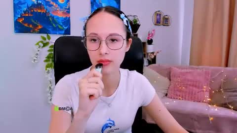 Snapshot of mona_cloud chatting on July 7, 2026, 8:40 am Mona online show from July 7, 2026, 8:40 am