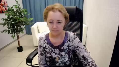 Snapshot of mona_w chatting on June 3, 2026, 11:02 am Mona online show from June 3, 2026, 11:02 am