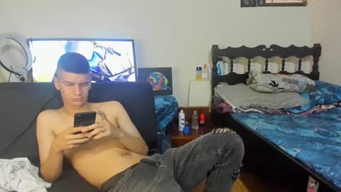 Snapshot of monarquia_ chatting on December 20, 2024, 6:02 pm nicolas online show from December 20, 2024, 6:02 pm