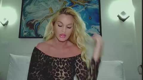 Monica online show from April 16, 2026, 3:29 am