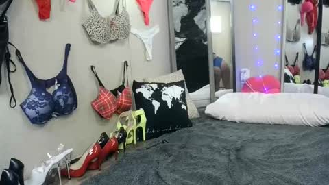 Snapshot of monica_lily chatting on June 8, 2026, 9:15 pm Monica online show from June 8, 2026, 9:15 pm
