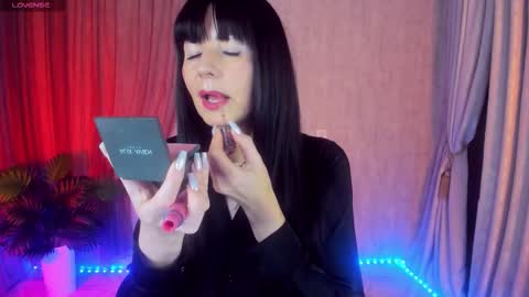 Monica online show from November 8, 2025, 1:33 pm