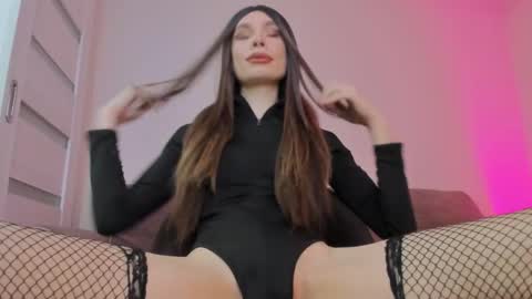 Snapshot of monicastark_ chatting on December 17, 2025, 4:24 pm monicastark_ online show from December 17, 2025, 4:24 pm