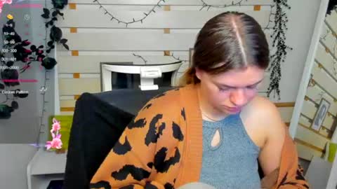 Snapshot of monika_youu chatting on May 5, 2026, 6:32 am Monika online show from May 5, 2026, 6:32 am