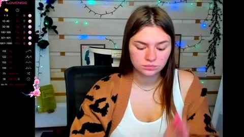 Snapshot of monika_youu chatting on May 13, 2026, 7:06 am Monika online show from May 13, 2026, 7:06 am