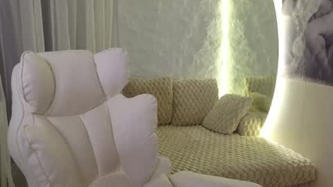 Snapshot of monique_a chatting on May 18, 2026, 5:46 am Ask me online show from May 18, 2026, 5:46 am