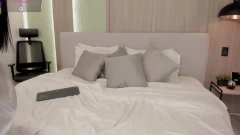 Monique  online show from November 4, 2025, 9:25 pm