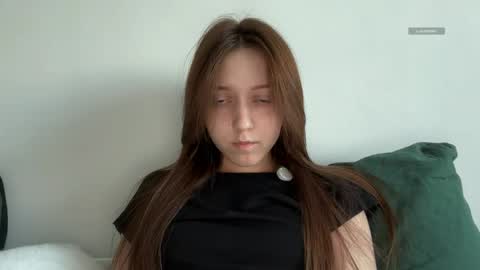 Snapshot of monnymoonn chatting on June 5, 2026, 8:31 am Mary online show from June 5, 2026, 8:31 am
