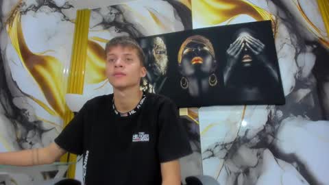 Snapshot of mono_blonde chatting on October 1, 2025, 6:47 pm mono_blonde online show from October 1, 2025, 6:47 pm