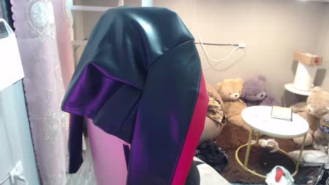 Snapshot of monstercockselfsuck chatting on September 13, 2025, 2:39 pm ELYSE A SIMPLE GIRL online show from September 13, 2025, 2:39 pm