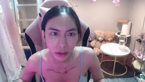 ELYSE A SIMPLE GIRL online show from November 17, 2025, 9:59 am