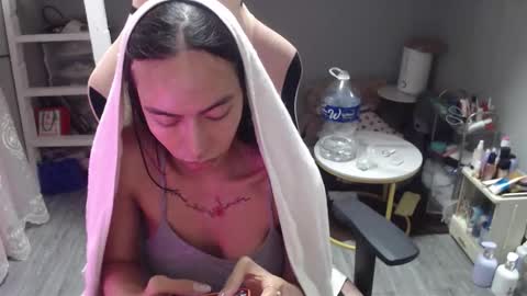 ELYSE A SIMPLE GIRL online show from December 22, 2025, 10:45 am